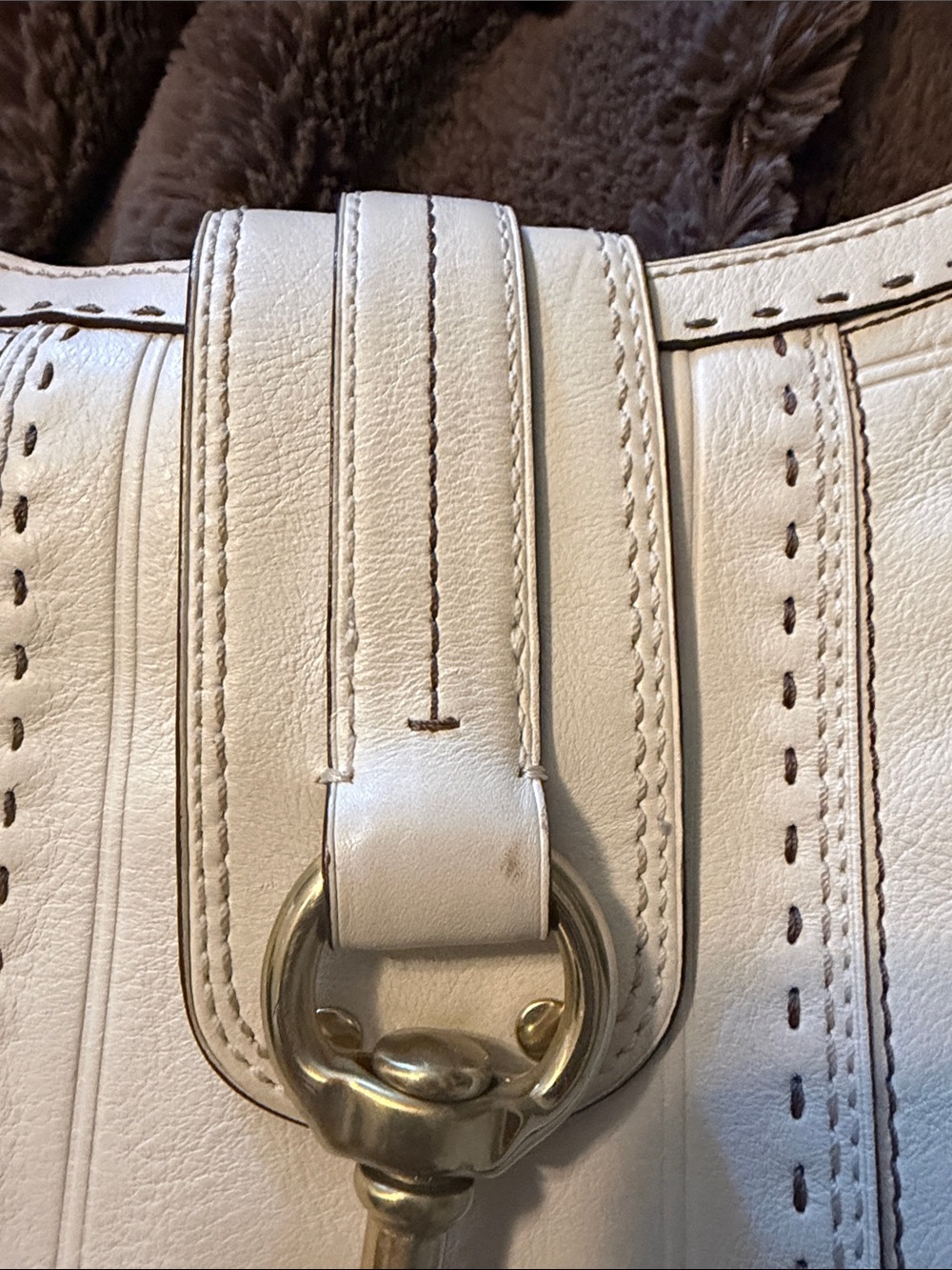 Vintage Coach Leather Shoulder Bag with Gold Hardware - Picture 7 of 10